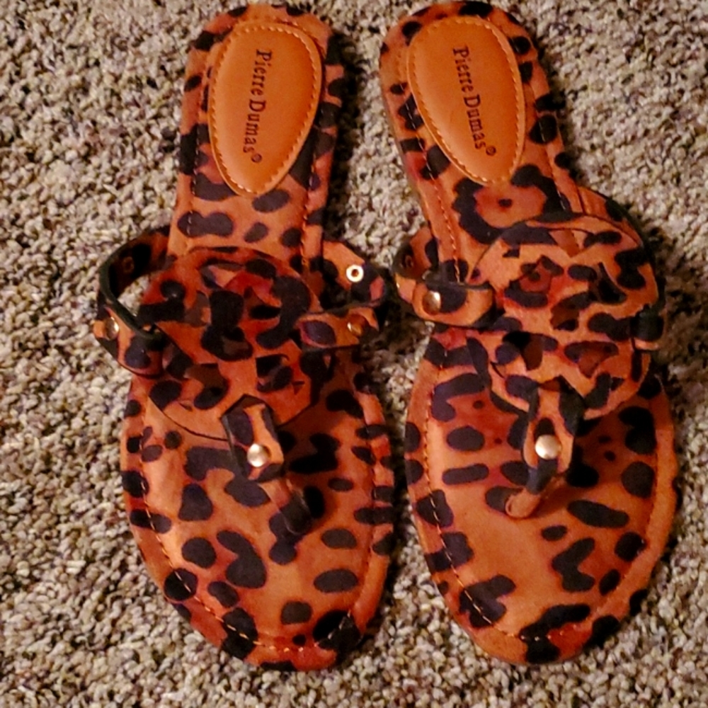 Cute leopard flats